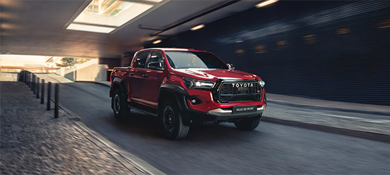 Toyota-Hilux-spotlight-2