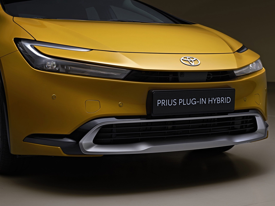 06-Toyota-Prius-exterieur-voorkant-koplampen.jpg