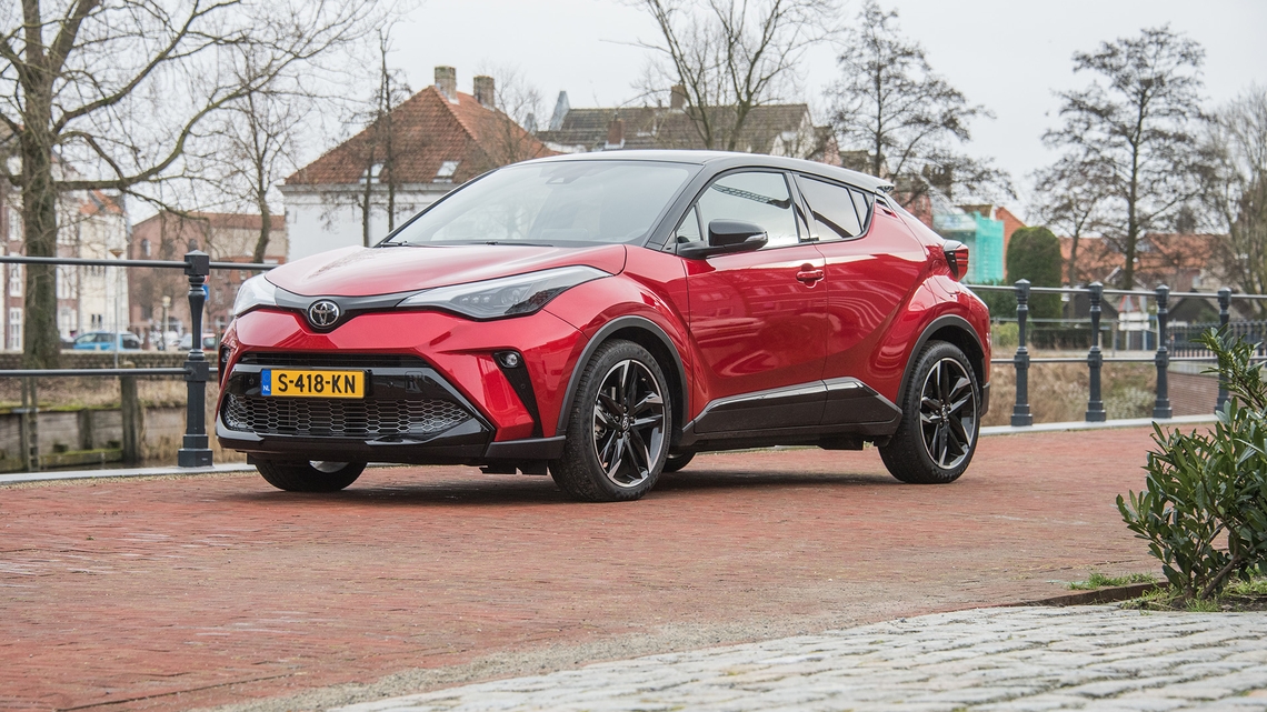 Toyota-C-HR-exterieur-links-voor-rood